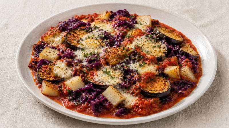 Auberginen-Tomaten-Gratin mit Kohlrabi und Rotkohl